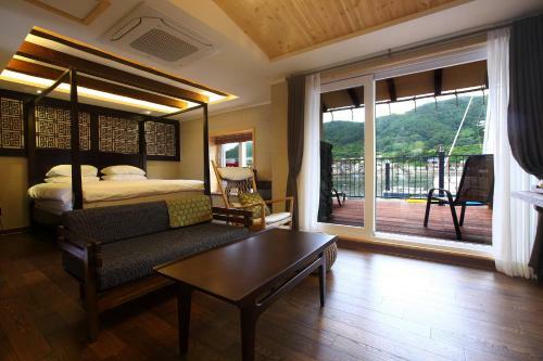 Hotel Tongyeung Hansan Marina Resort