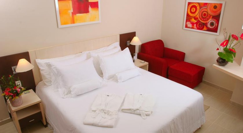 Hotel Comfort Suites Maca�