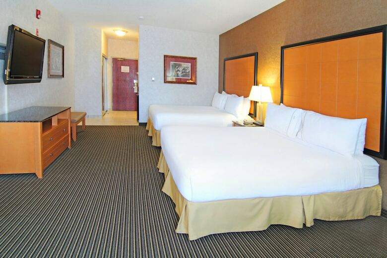Holiday Inn Express Hotel & Suites