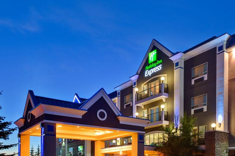 Holiday Inn Express Hotel & Suites
