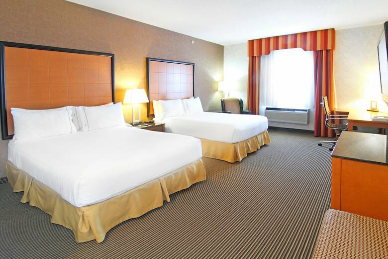 Holiday Inn Express Hotel & Suites