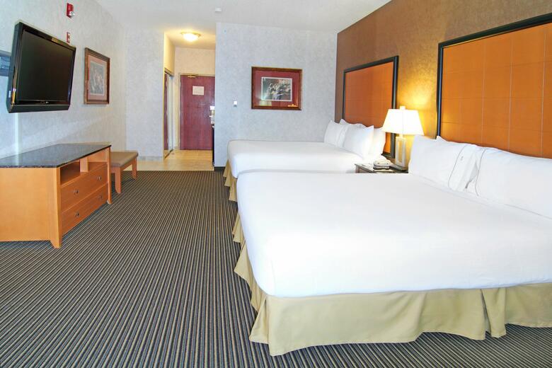 Holiday Inn Express Hotel & Suites