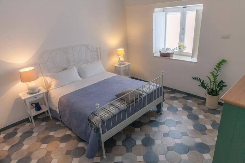 Hostal Marinella Suite Home