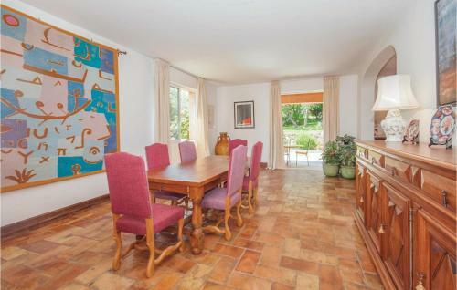 Holiday Home Le Rouret With A Fireplace 09