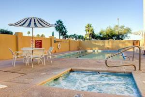 Hotel Comfort Suites Airport
