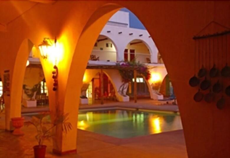 Hotel Hacienda Bugambilias