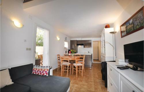Holiday Home Saint Cyprien Plage 01