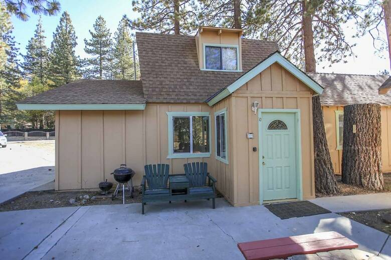 Lakeside Cabins