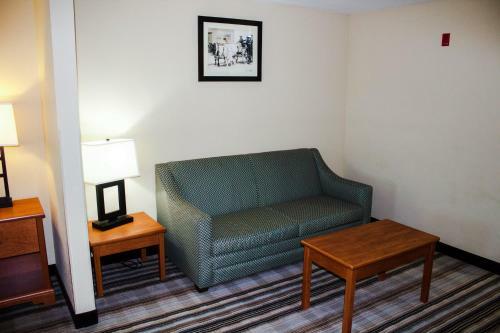Hotel Bowman Lodge & Convention Center