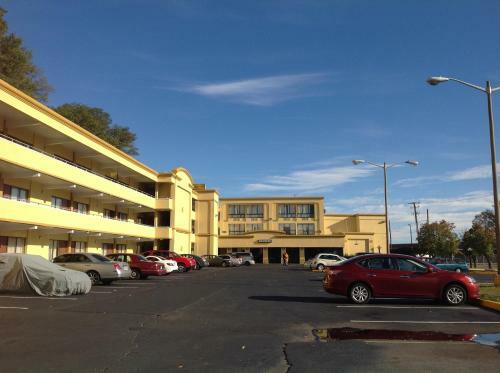 Hotel Diamond Inn & Suites