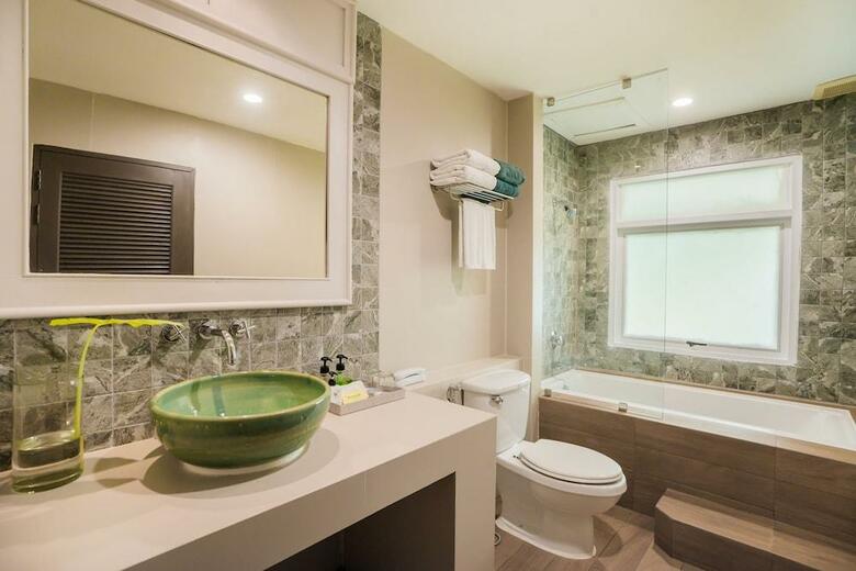 Hotel Khao Lak Emerald Beach Resort & Spa