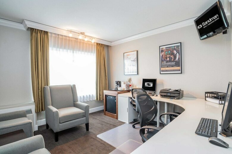 Sandman Hotel Vancouver Airport