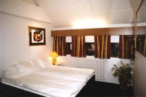 Adam Hotel