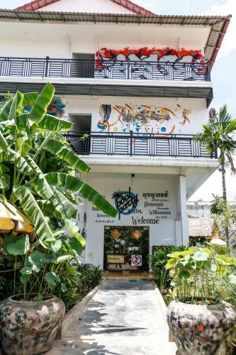 Pool Party Hostel