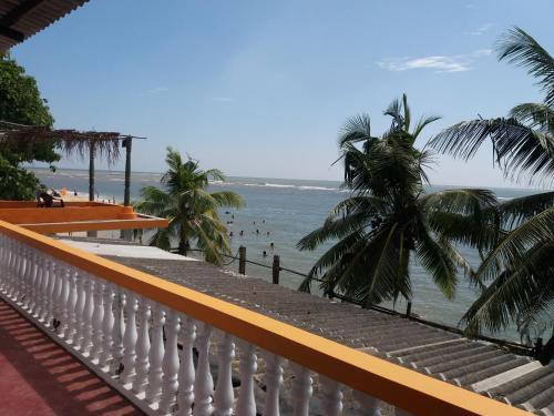 Hostal Sayuri Beach Hotel
