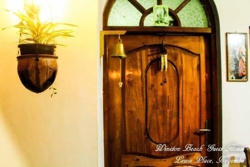 Hostal Winston Dutch Canal Villa Guest House