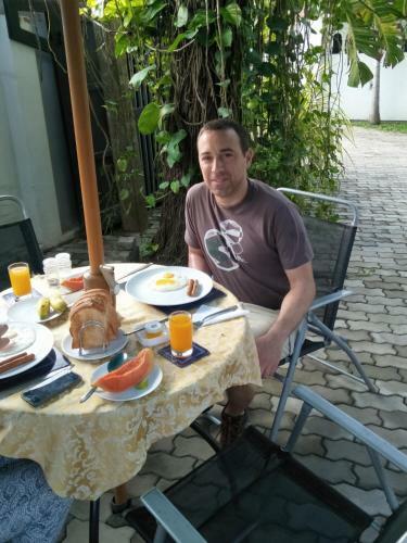 Hostal Dions Guest House