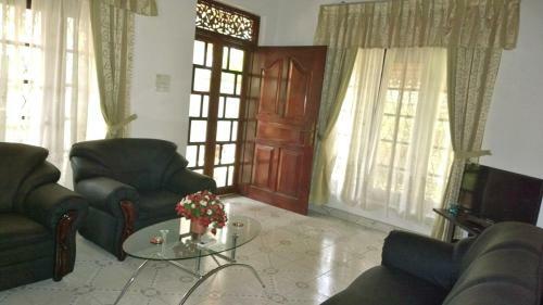 Hostal L.l.p. Guest House