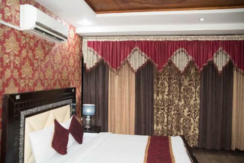 Hotel Premier Inn Davis Road