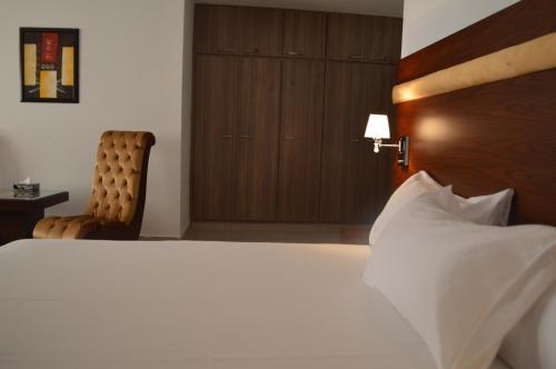 Hotel Intellectual Inn, Bahria Town