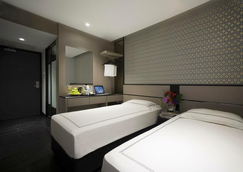 Hotel 81 Opera