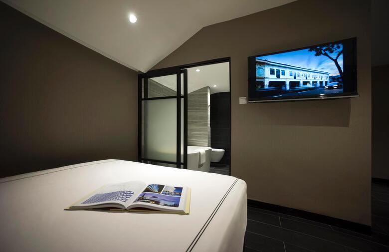 Hotel 81 Opera