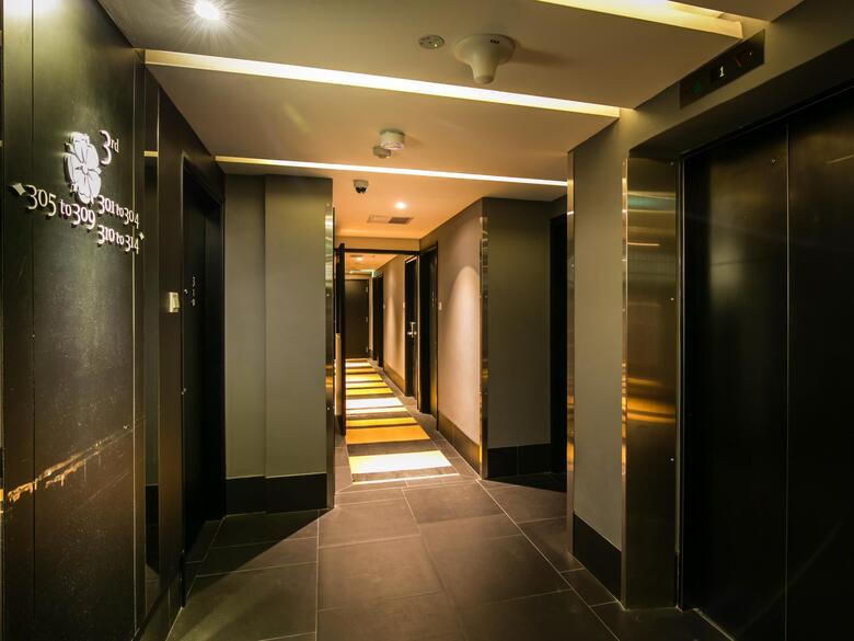 Hotel 81 Opera