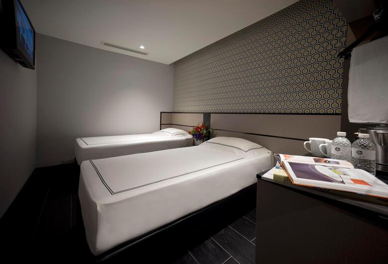 Hotel 81 Opera