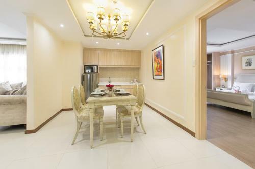 Golden Prince Hotel & Suites