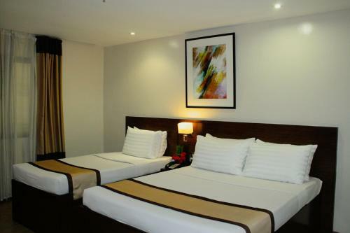 Golden Prince Hotel & Suites
