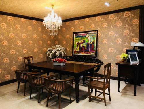 Golden Prince Hotel & Suites