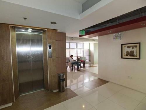 Valleyfront Hotel