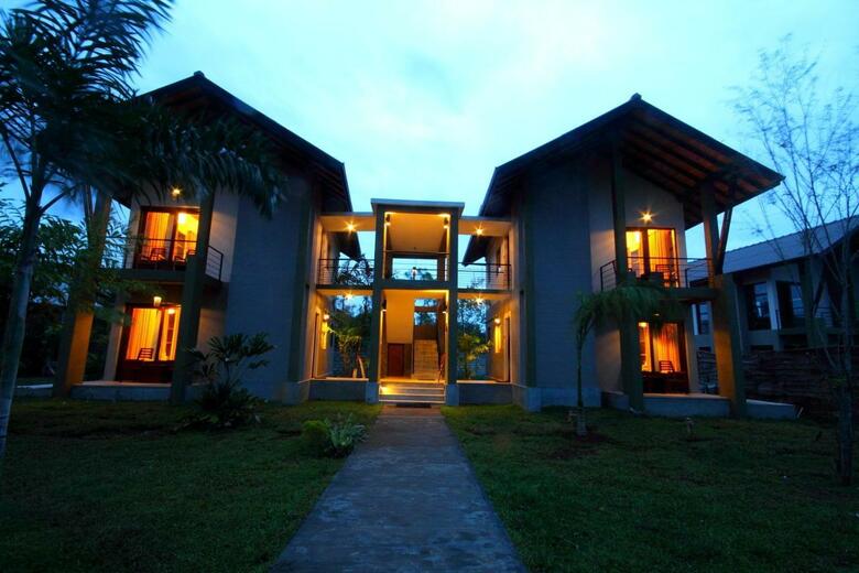 Hotel Chaarya Resort & Spa