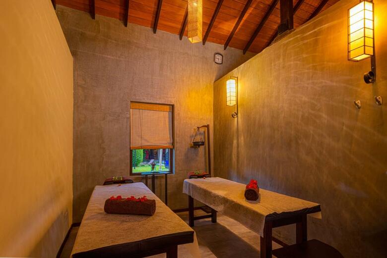 Hotel Chaarya Resort & Spa