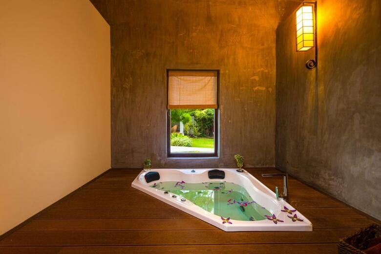 Hotel Chaarya Resort & Spa