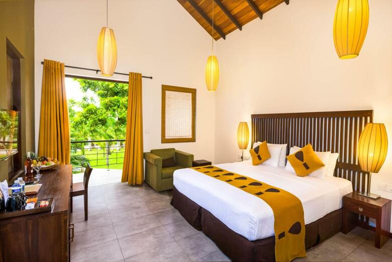 Hotel Chaarya Resort & Spa