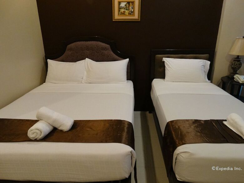 Hotel The Peridot Suites