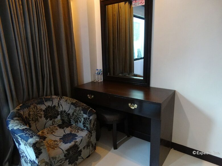 Hotel The Peridot Suites