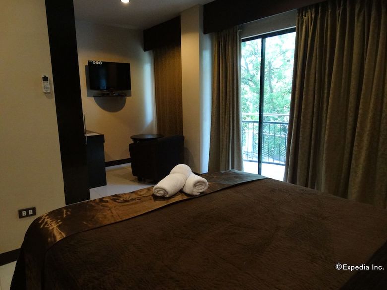 Hotel The Peridot Suites