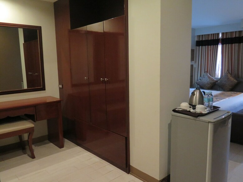 The Pinnacle Hotel And Suites