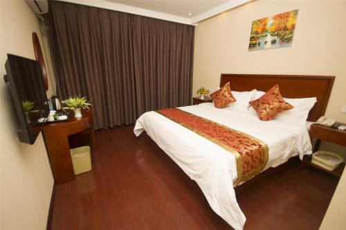 Greentree Inn Henan Kaifeng Gulou Square Express Hotel