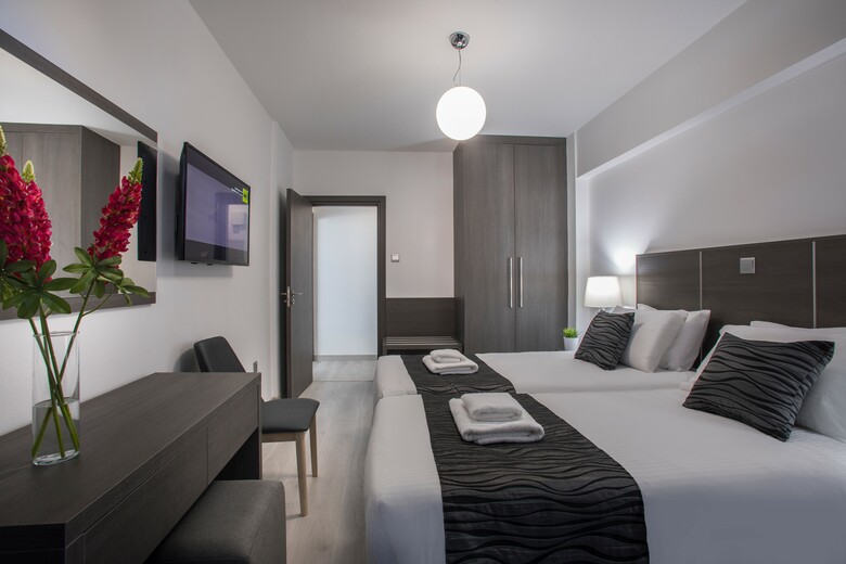 Hotel Apartments Petrou Bros