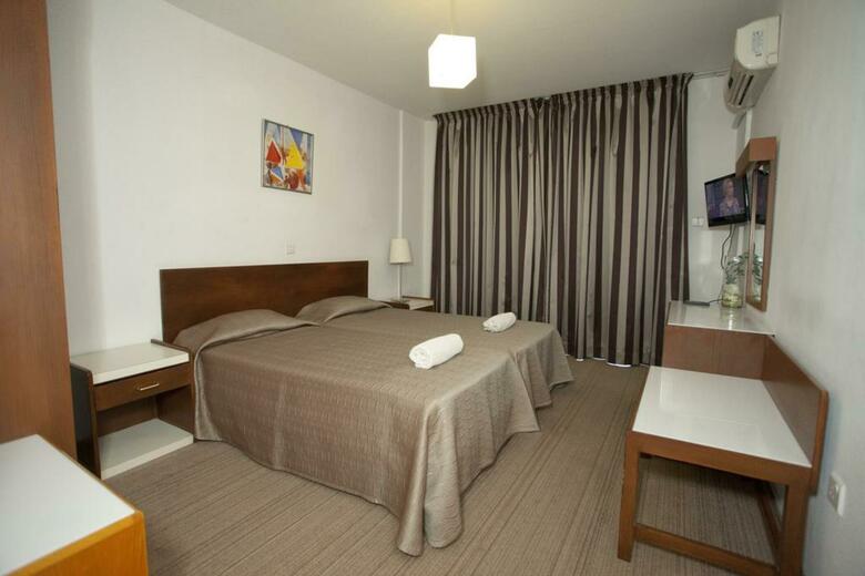 Hotel Apartments Petrou Bros