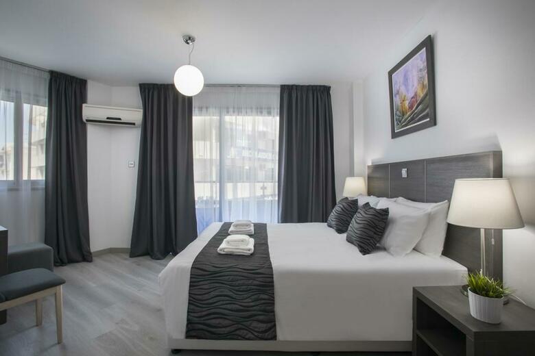 Hotel Apartments Petrou Bros