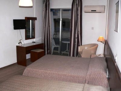 Hotel Apartments Petrou Bros