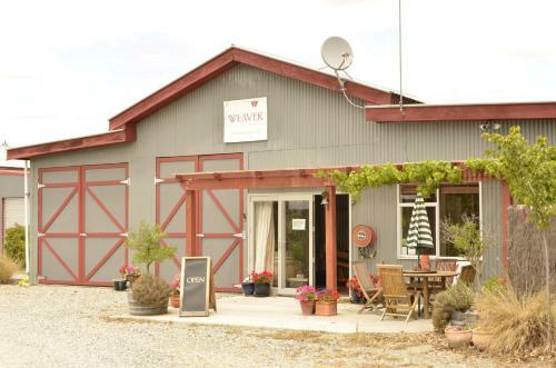 Hostal Weaver Estate Vineyard Cottages
