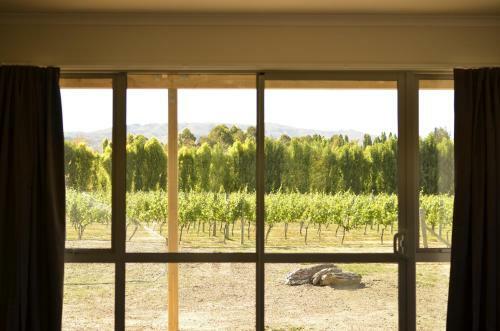 Hostal Weaver Estate Vineyard Cottages