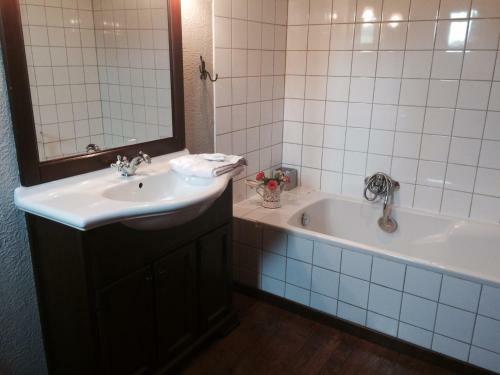 Hostal La Maison Aux Pr�s
