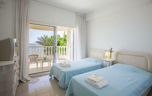 Sunset Meneou Villa