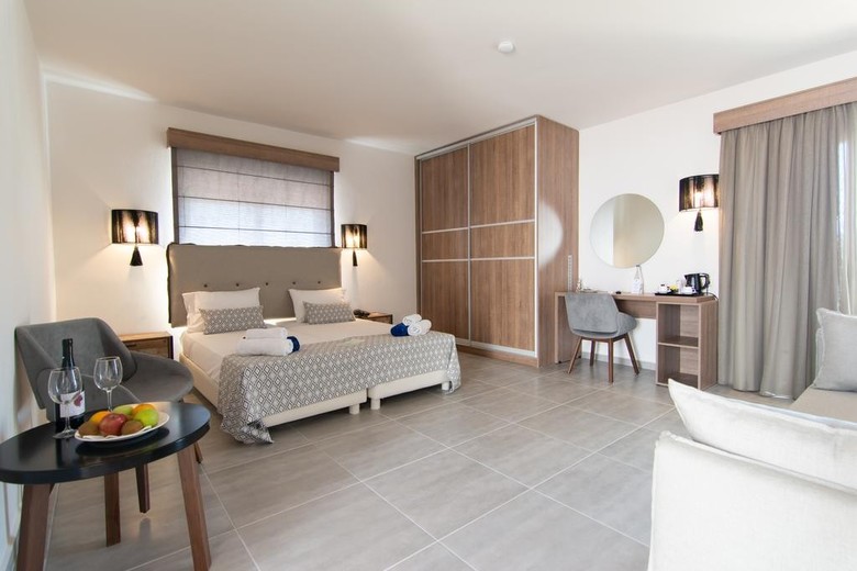 Lavris Hotel & Bungalows